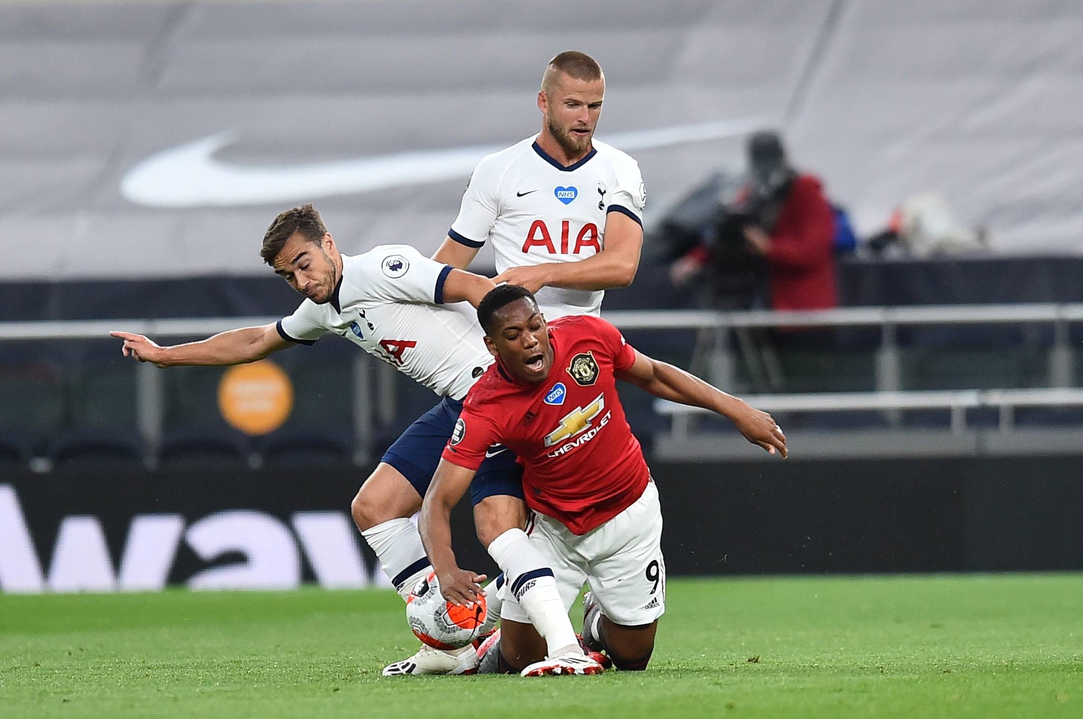 伊劳拉：我不想失去塞门约，但我无法控制即将发生的事情（伊劳拉：不愿失去塞门约，却无力左右接下来的发展）