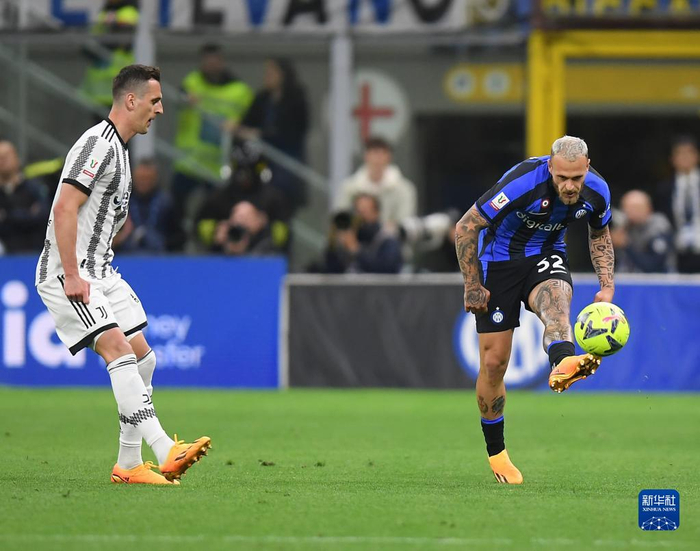 火箭哈登末节三分绝杀国王