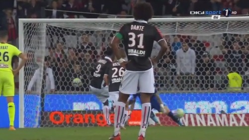 高效发挥！亚历山大半场6中5拿到17分3篮板3助攻