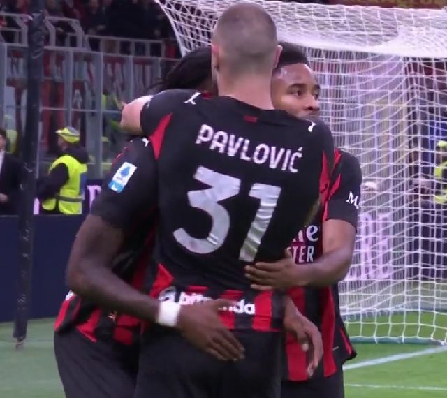 日本队2026年世界杯球衣：深蓝色底色+浅蓝色波浪状图案