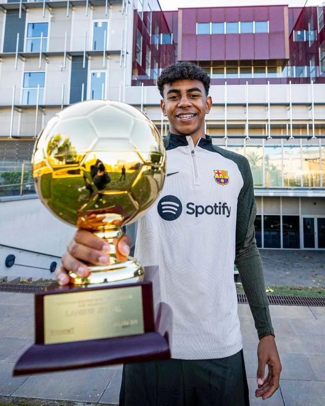 Shams：国王对全队范围内的交易讨论保持开放态度