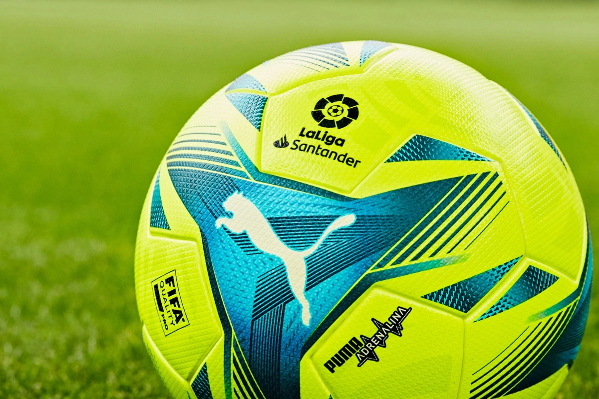 教练公开怒喷裁判，记者会炸裂