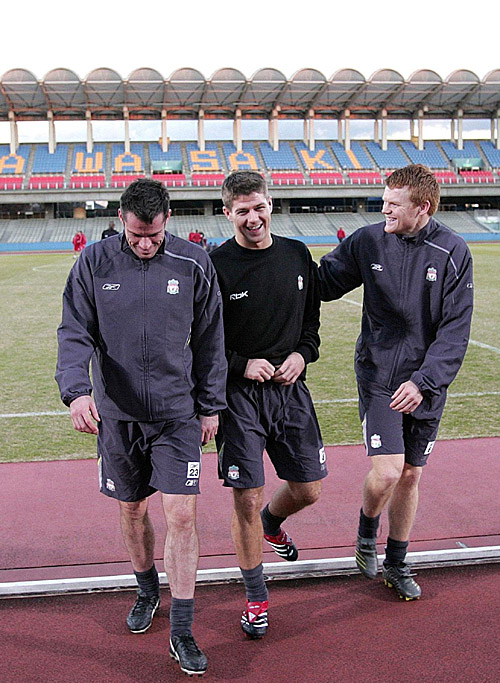 足球国足门将扑出关键点球，助球队惊险取胜