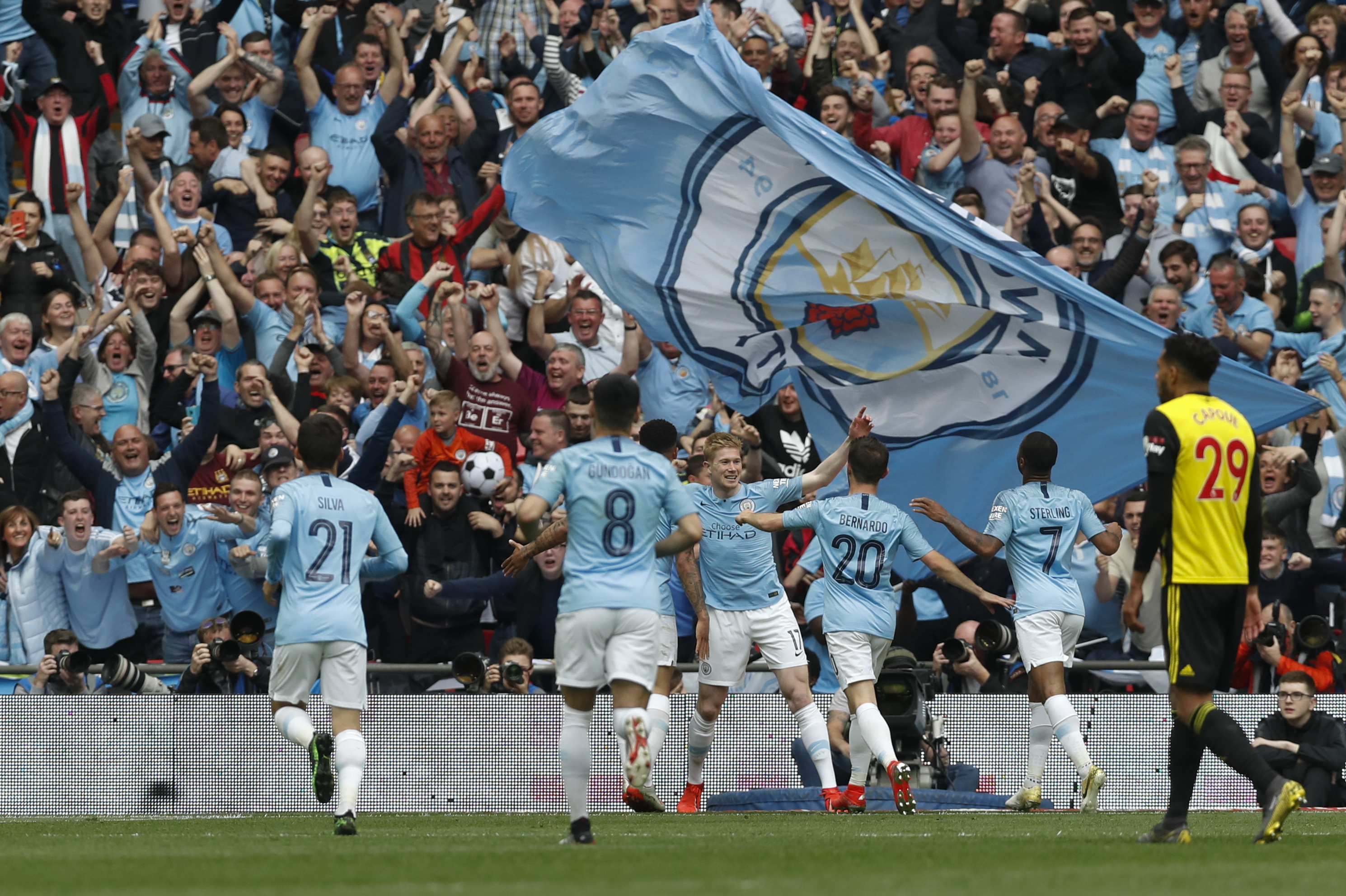 中甲大结局：辽宁铁人与重庆铜梁龙升入中超，广州豹冲超失败