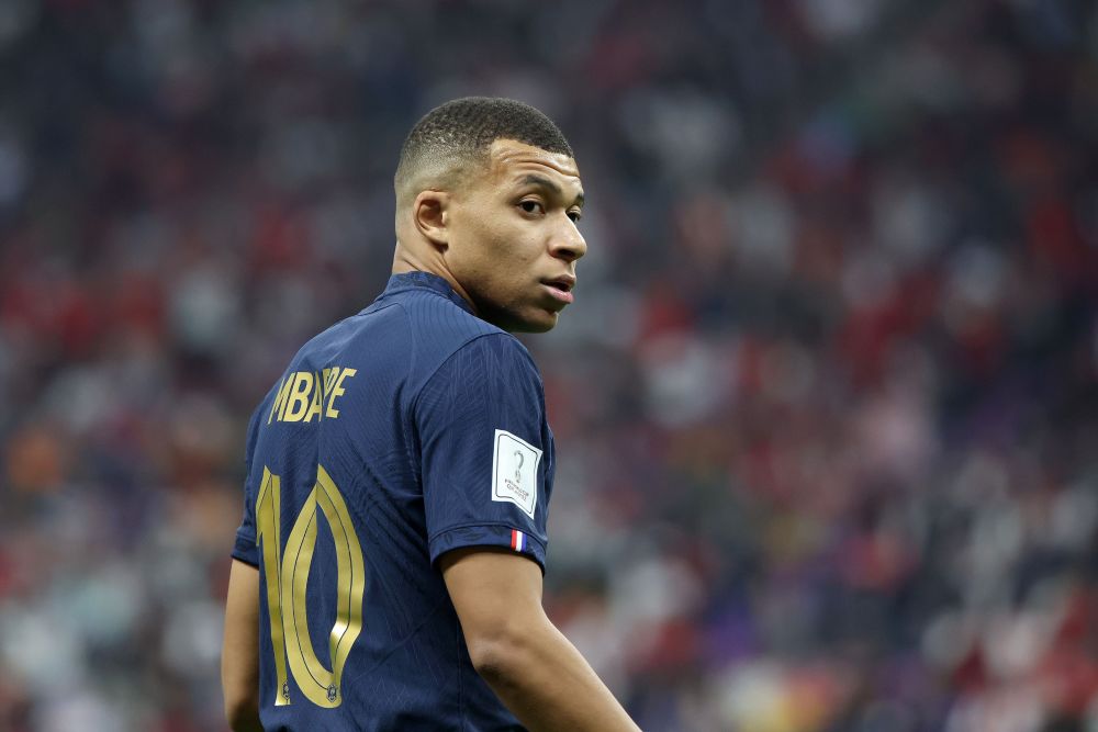 FIFA2024最佳阵容：维尼罗德里领衔 哈兰德入选（FIFA 2024年度最佳阵容：罗德里携维尼领衔，哈兰德上榜）